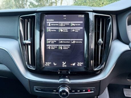Volvo XC60 2.0 D4 Momentum Auto AWD Euro 6 (s/s) 5dr 17