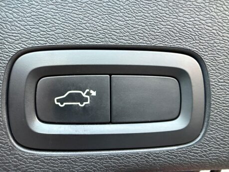 Volvo XC60 2.0 D4 Momentum Auto AWD Euro 6 (s/s) 5dr 24