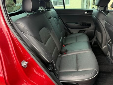 Kia Sportage 1.7 CRDi 4 Euro 6 (s/s) 5dr 28