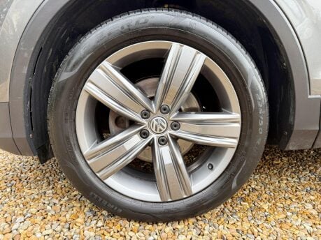 Volkswagen Tiguan 2.0 TDI BlueMotion Tech SEL DSG 4Motion Euro 6 (s/s) 5dr 14