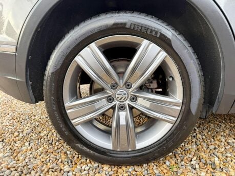 Volkswagen Tiguan 2.0 TDI BlueMotion Tech SEL DSG 4Motion Euro 6 (s/s) 5dr 16