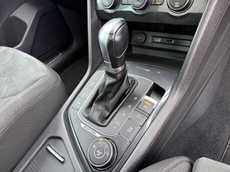 Volkswagen Tiguan 2.0 TDI BlueMotion Tech SEL DSG 4Motion Euro 6 (s/s) 5dr 23