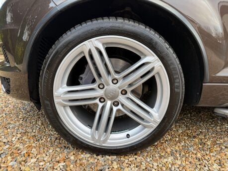 Audi Q7 3.0 TDI V6 S line Plus Tiptronic quattro Euro 5 (s/s) 5dr 12