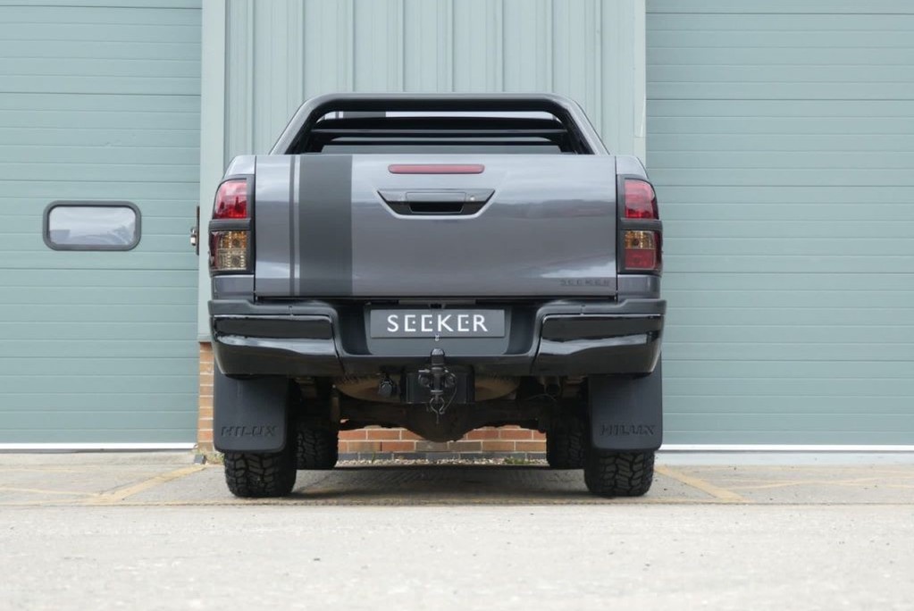 Toyota Hilux ICON 4WD D-4D DOUBE CAB COMMERCIAL STYLED BY SEEKER  7