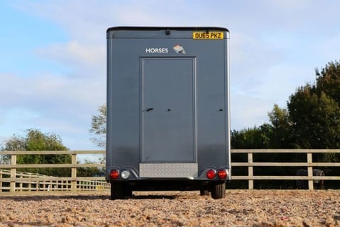 Peugeot Boxer 3.5  ton  Horse Box High spec with sat nav air con ton with 1000 pay load 5