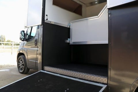 Peugeot Boxer 3.5  ton  Horse Box High spec with sat nav air con ton with 1000 pay load 59