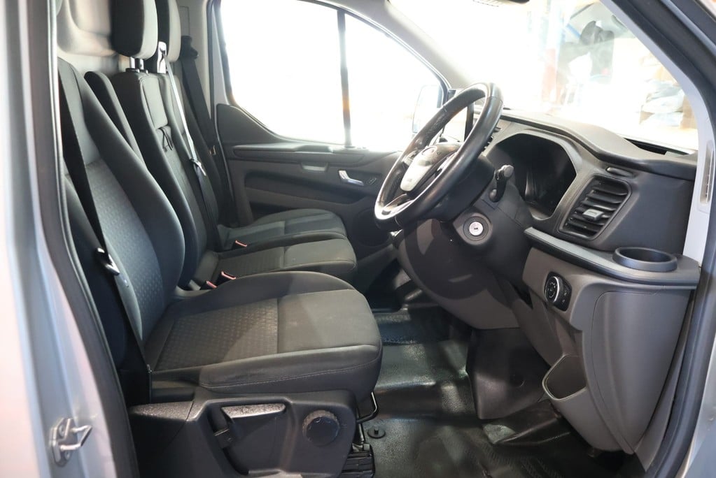 Ford Transit Custom 320 TREND  L1 H2 HIGH ROOF SWB AUTO WITH BLACK PACK AND UPGRADE ALLOYS  15
