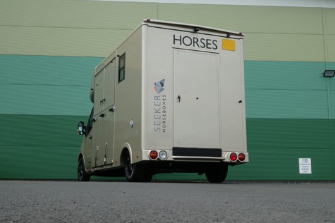 Vauxhall Movano Brand new 3.5 ton Horse lorry stallion partition for large horses  7