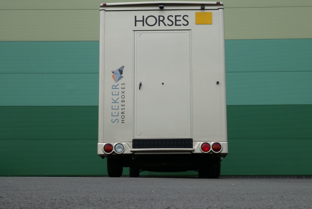 Vauxhall Movano Brand new 3.5 ton Horse lorry stallion partition for large horses  8