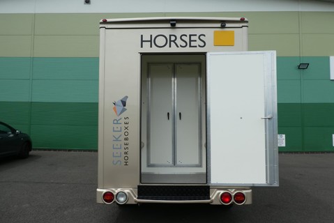 Vauxhall Movano Brand new 3.5 ton Horse lorry stallion partition for large horses  10