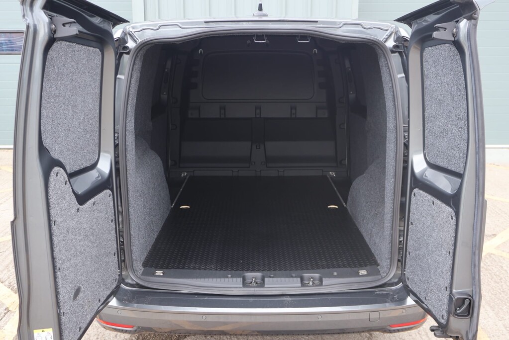 Volkswagen Caddy C20 TDI COMMERCE PLUS long wheel base R design with Body styling leather  6