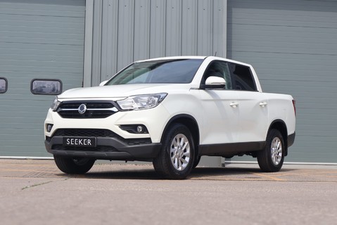 SsangYong Musso EX with a 3.5 ton towing capacity and can carry 1 ton at same time  6