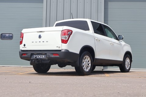 SsangYong Musso EX with a 3.5 ton towing capacity and can carry 1 ton at same time  10