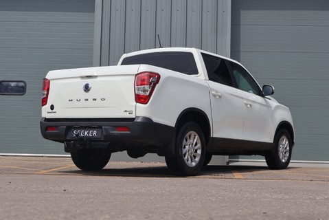 SsangYong Musso EX with a 3.5 ton towing capacity and can carry 1 ton at same time  13