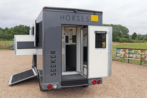 Citroen Relay BRAND NEW DELIVERY MILES 3.5 TON HORSEBOX STALLION BUILD  REAR LARGE BED  7