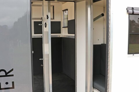 Citroen Relay BRAND NEW DELIVERY MILES 3.5 TON HORSEBOX STALLION BUILD  REAR LARGE BED  27