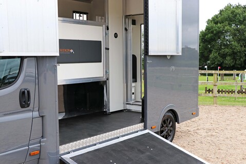 Citroen Relay BRAND NEW DELIVERY MILES 3.5 TON HORSEBOX STALLION BUILD  REAR LARGE BED  30