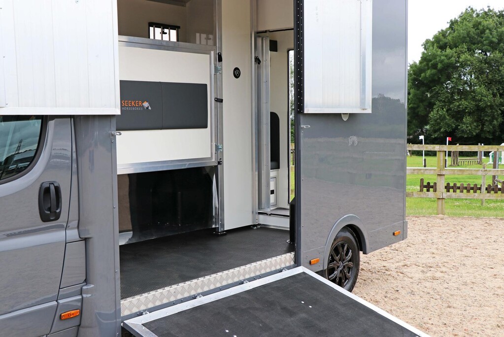 Citroen Relay BRAND NEW DELIVERY MILES 3.5 TON HORSEBOX STALLION BUILD  REAR LARGE BED  30