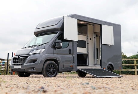 Citroen Relay BRAND NEW DELIVERY MILES 3.5 TON HORSEBOX STALLION BUILD  REAR LARGE BED 