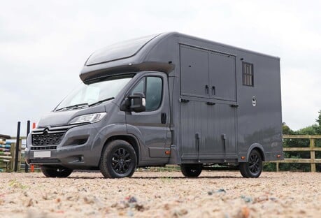 Citroen Relay BRAND NEW DELIVERY MILES 3.5 TON HORSEBOX STALLION BUILD  REAR LARGE BED 