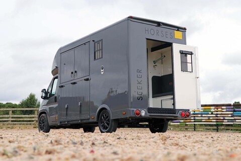 Citroen Relay BRAND NEW DELIVERY MILES 3.5 TON HORSEBOX STALLION BUILD  REAR LARGE BED  6