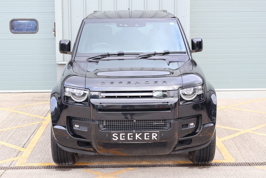 Land Rover Defender 110 D300 HARD TOP X-DYNAMIC HSE  AIR SUSPENSION AND REAR GENUINE SEATS FITTED 4