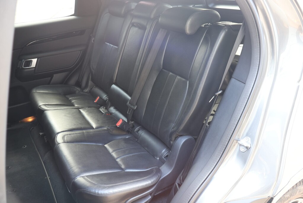 Land Rover Discovery D300 COMMERCIAL SE with Genuine Rear seat conversion fitted cost over 7500  19