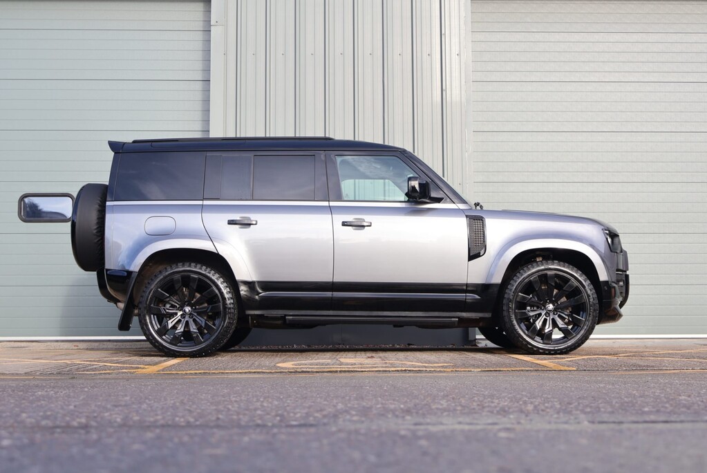 Land Rover Defender 110 HARD TOP WITH FULL SEEKER BODY STYLING AND SVR SEATS FITTED £20K SPEND  6