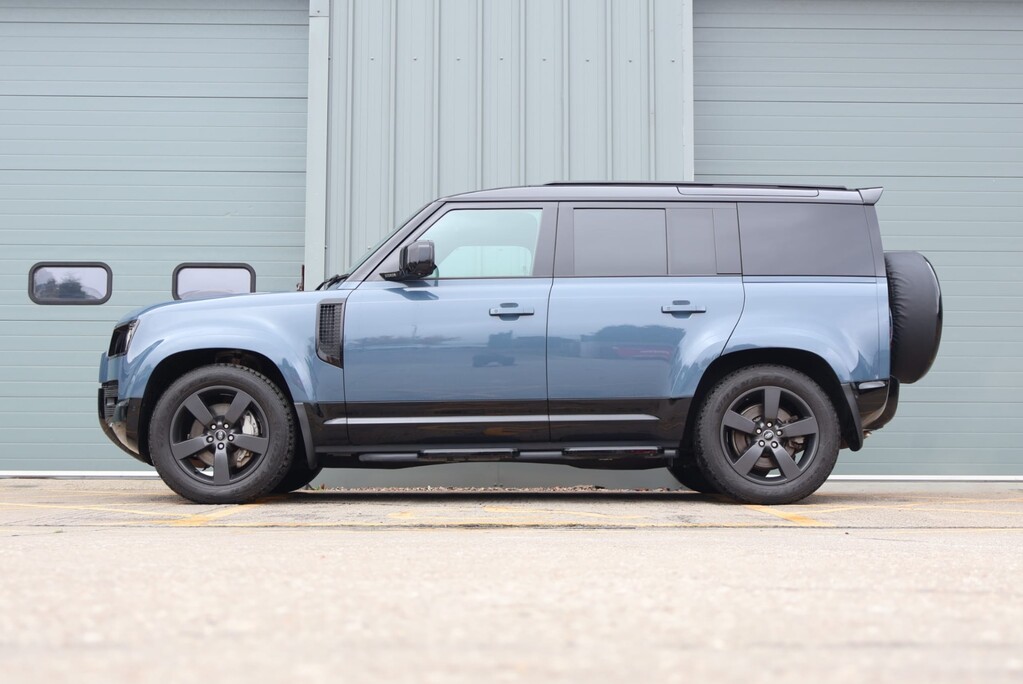 Land Rover Defender 110 D300 HARD TOP HSE MHEV 3 seater styled by seeker RARE 300 BHP MODEL 8