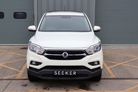 SsangYong Musso EX with a 3.5 ton towing capacity rear load cover roll bar seeker styled 4