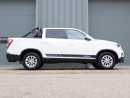 SsangYong Musso EX with a 3.5 ton towing capacity rear load cover roll bar seeker styled 11