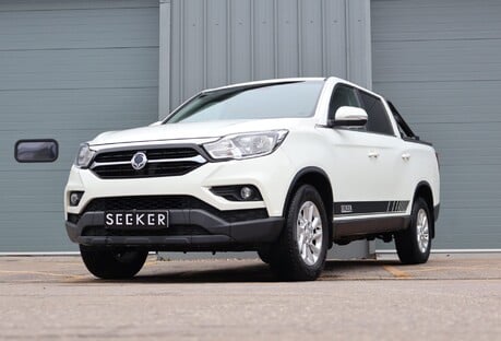 SsangYong Musso EX with a 3.5 ton towing capacity rear load cover roll bar seeker styled