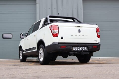 SsangYong Musso EX with a 3.5 ton towing capacity rear load cover roll bar seeker styled 5