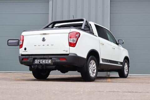 SsangYong Musso EX with a 3.5 ton towing capacity rear load cover roll bar seeker styled 7