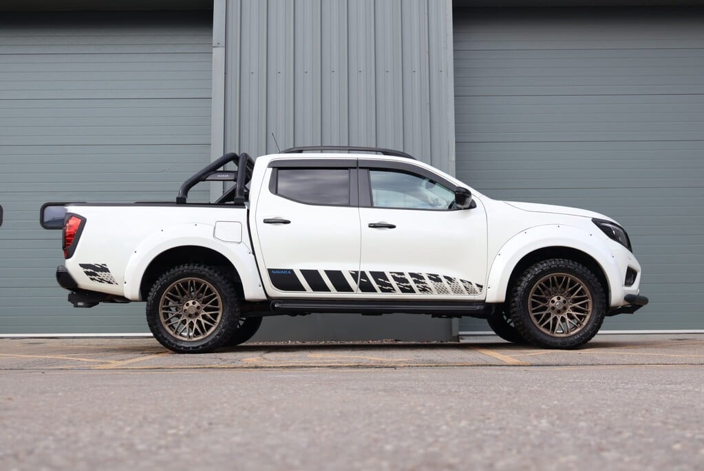 Nissan Navara DCI N-GUARD SHR DCB STYLED BY SEEKER LOOKS STUNNING  9