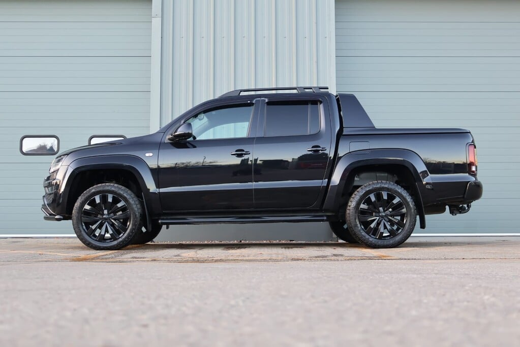 Volkswagen Amarok DC V6  AVENTURA Black EDITION 4MOTION FULL STYLING KIT AND REAR LOAD COVER  7