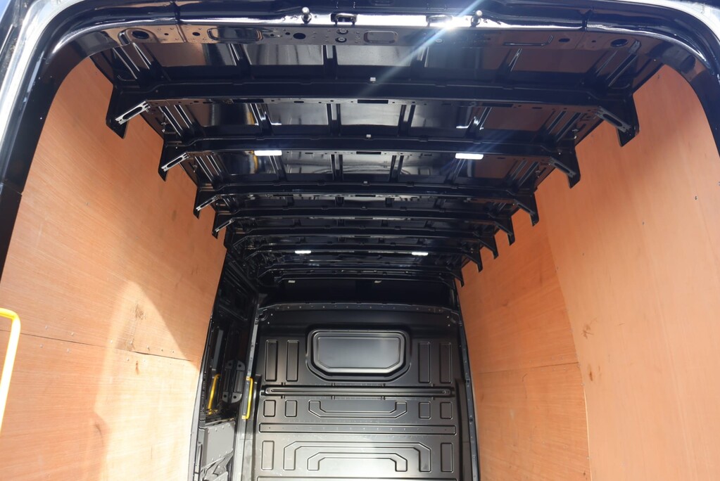 Volkswagen Crafter CR35 TDI  TRENDLINE  business  LWB High roof 4MOTION 4x4 styled by seeker  12