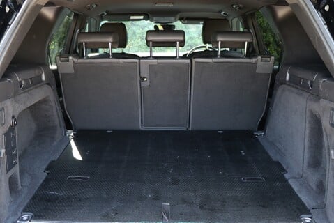 Land Rover Discovery Brand new COMMERCIAL DYNAMIC HSE with a genuine rear seat conversion fitted 33