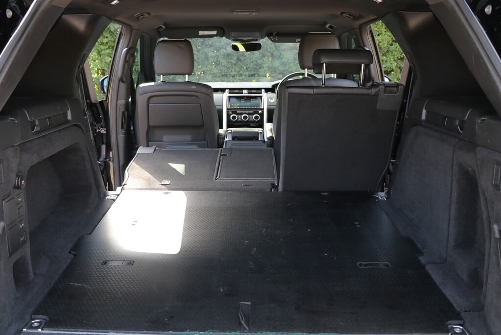 Land Rover Discovery Brand new COMMERCIAL DYNAMIC HSE with a genuine rear seat conversion fitted 34