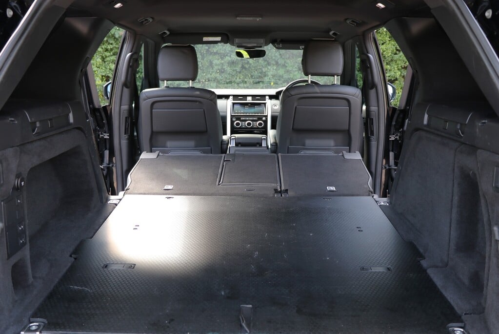 Land Rover Discovery Brand new COMMERCIAL DYNAMIC HSE with a genuine rear seat conversion fitted 17