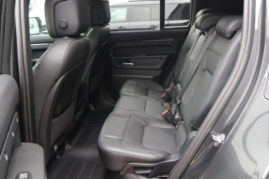 Land Rover Defender BRAND NEW HARD TOP D250 WORLD TOUR EDITION WITH GENUINE REAR SEATS FITTED 28