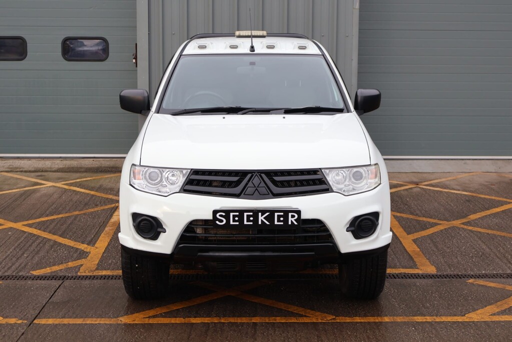 Mitsubishi L200 DI-D 4X4 4LIFE LB DCB super low miles Verified with HPi  styled by seeker 7