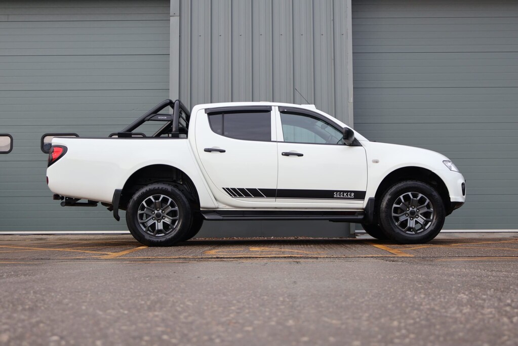 Mitsubishi L200 DI-D 4X4 4LIFE LB DCB super low miles Verified with HPi  styled by seeker 9