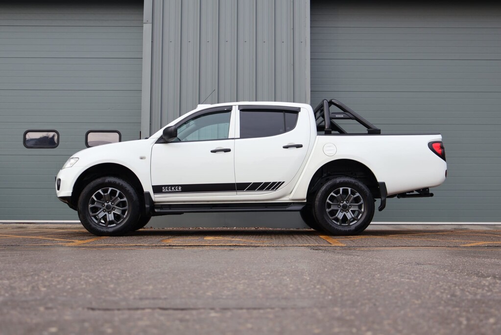 Mitsubishi L200 DI-D 4X4 4LIFE LB DCB super low miles Verified with HPi  styled by seeker 4