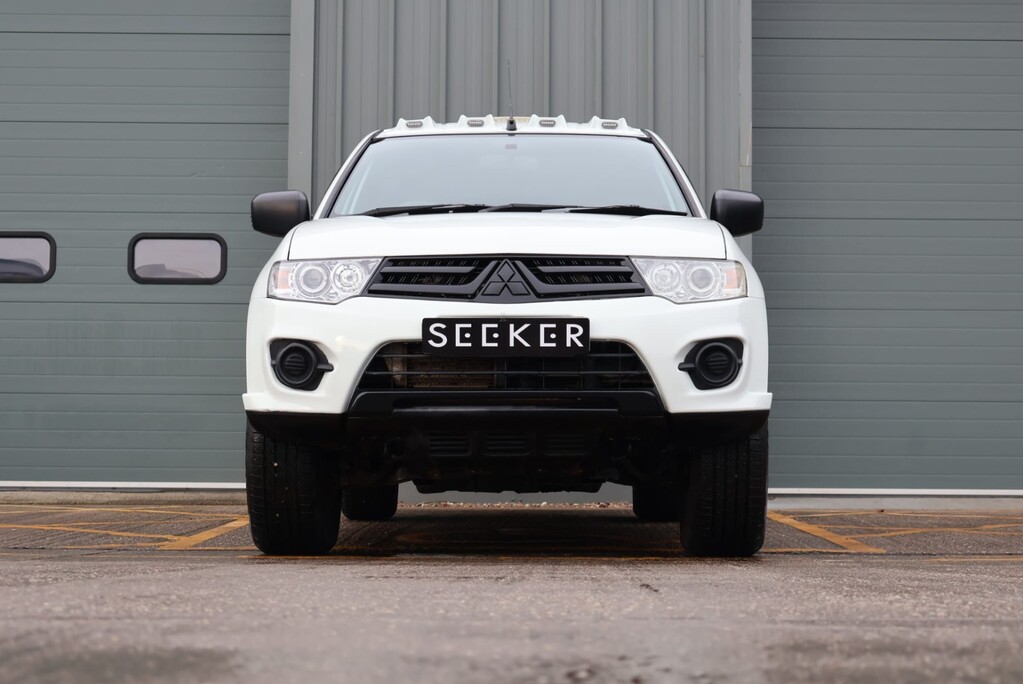 Mitsubishi L200 DI-D 4X4 4LIFE LB DCB super low miles Verified with HPi  styled by seeker 2