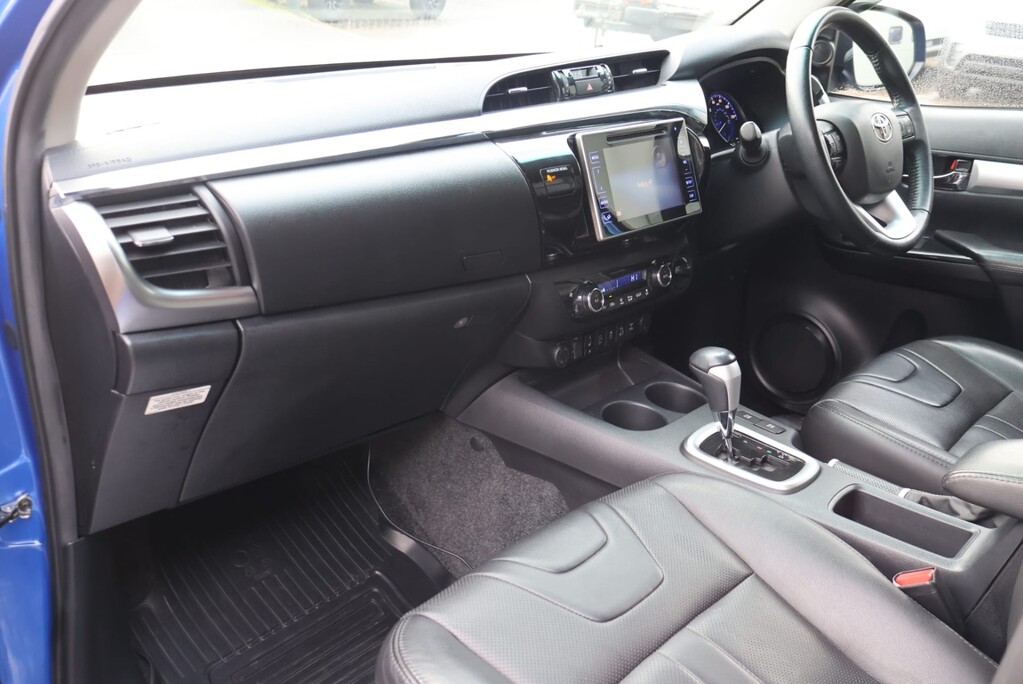 Toyota Hilux INVINCIBLE 4WD D-4D NAV DCB AUTO FACELIFT STYLED BY SEEKER STUNNING EXAMPLE 14