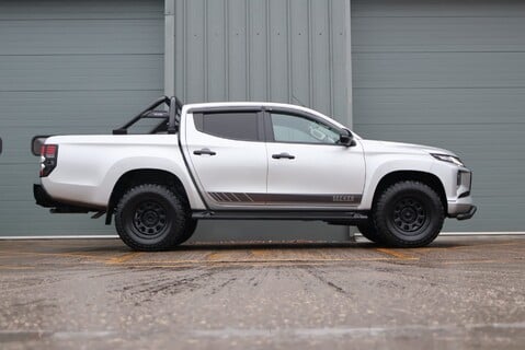 Mitsubishi L200 NEW SHAPE DI-D WARRIOR DCB STYLED BY SEEKER 1 OWNER STUNNING EXAMPLE  4