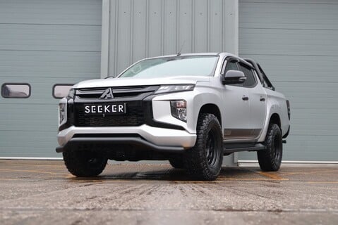 Mitsubishi L200 NEW SHAPE DI-D WARRIOR DCB STYLED BY SEEKER 1 OWNER STUNNING EXAMPLE  1