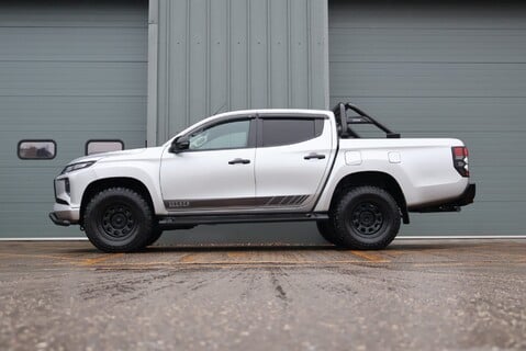 Mitsubishi L200 NEW SHAPE DI-D WARRIOR DCB STYLED BY SEEKER 1 OWNER STUNNING EXAMPLE  8