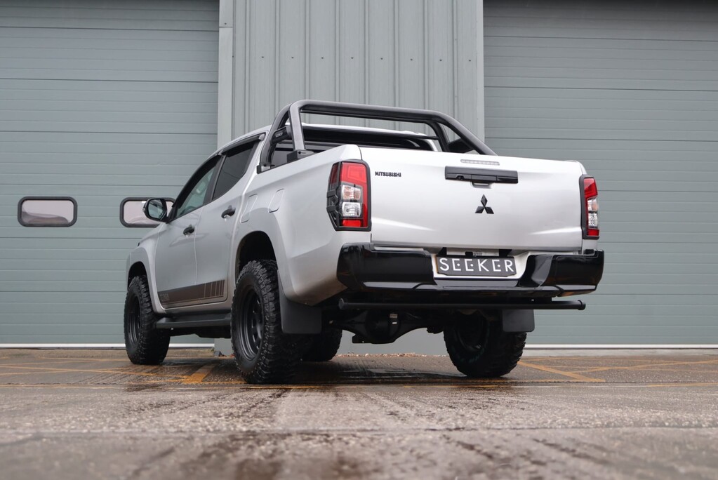 Mitsubishi L200 NEW SHAPE DI-D WARRIOR DCB STYLED BY SEEKER 1 OWNER STUNNING EXAMPLE  7